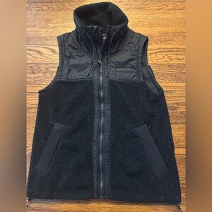 UNDER ARMOUR Black Fleece Vest LIKE NEW!